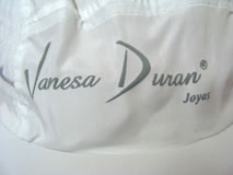 Gorro blanco Vanesa Duran